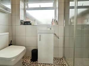 En Suite- click for photo gallery